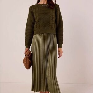 BNWT Chic Olive Midi Sweater/Dress Set